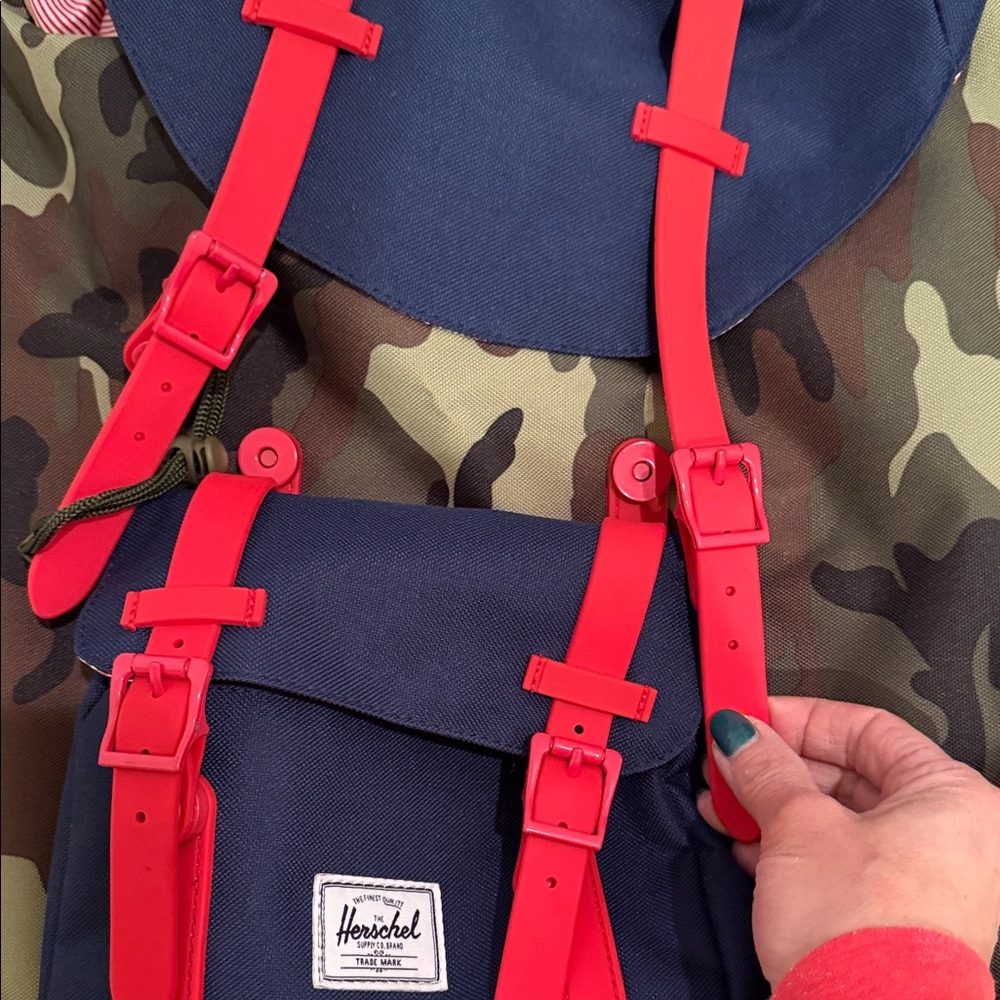 Herschel Supply Company Camo and Navy Backpack with Red Accents NEW - Picture 2 of 12